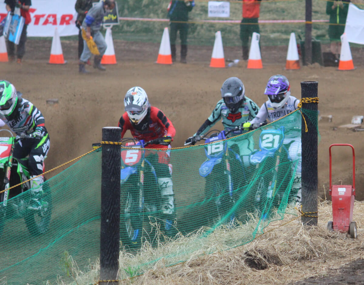 ツーリングライダーこそ、たまにはレースを見ると面白い