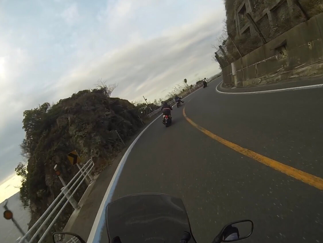4輪には「もうひと切り」がある。バイクの「もうひと寝かせ」は、いつでもできるとは限らない