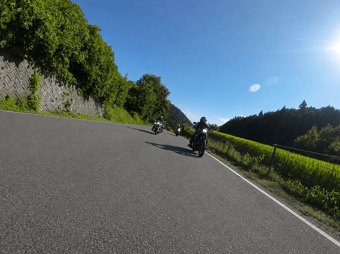 「この山道も30km/h？」9月からセンターラインのない道の法定速度が変わります